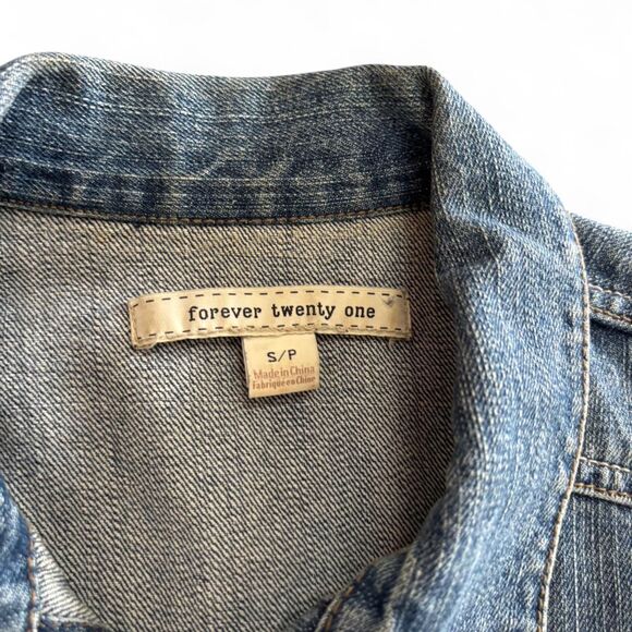 Vintage Forever 21 Light Wash Denim Jacket - Picture 3 of 6